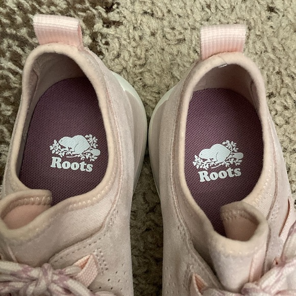 NWOT Roots pink fabric running shoes. - Picture 4 of 7